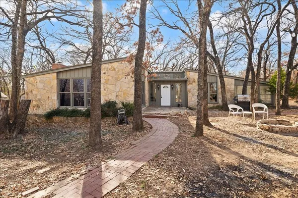 $275,000 | 100 Sands Drive, Azle, TX 76020