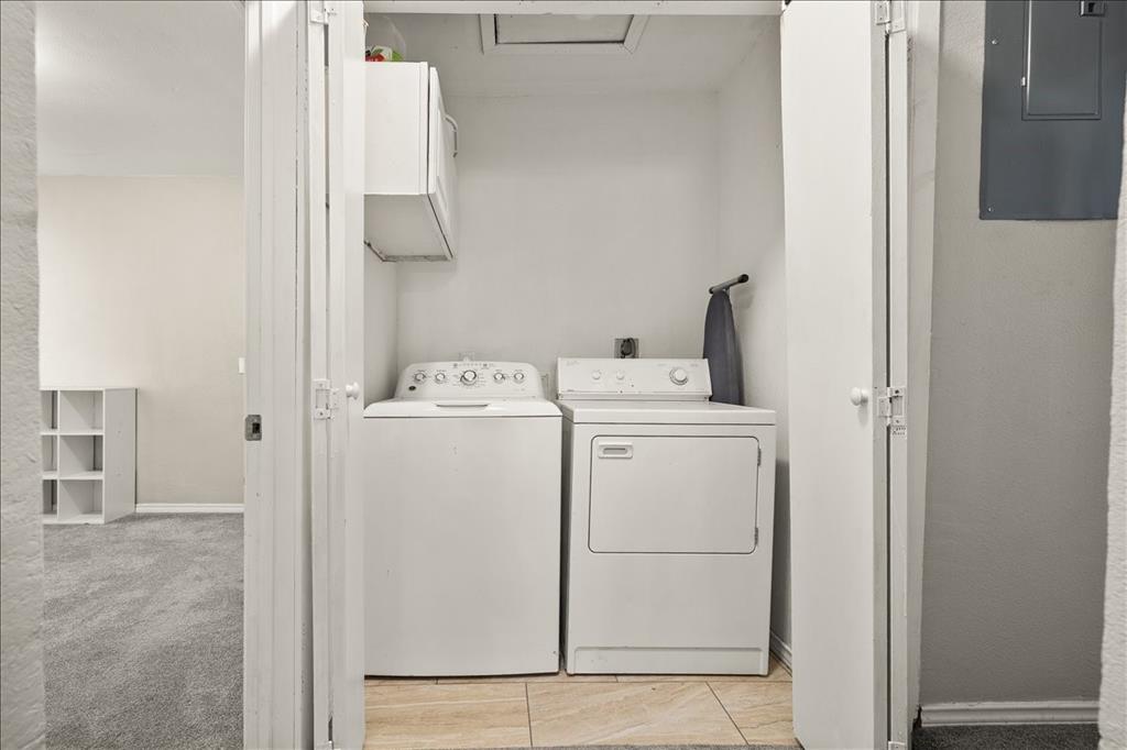 100 Sands Drive Azle, TX 76020 - Photo 22 of 31 a utility room with dryer and washer
