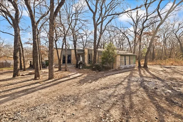 $275,000 | 100 Sands Drive, Azle, TX 76020
