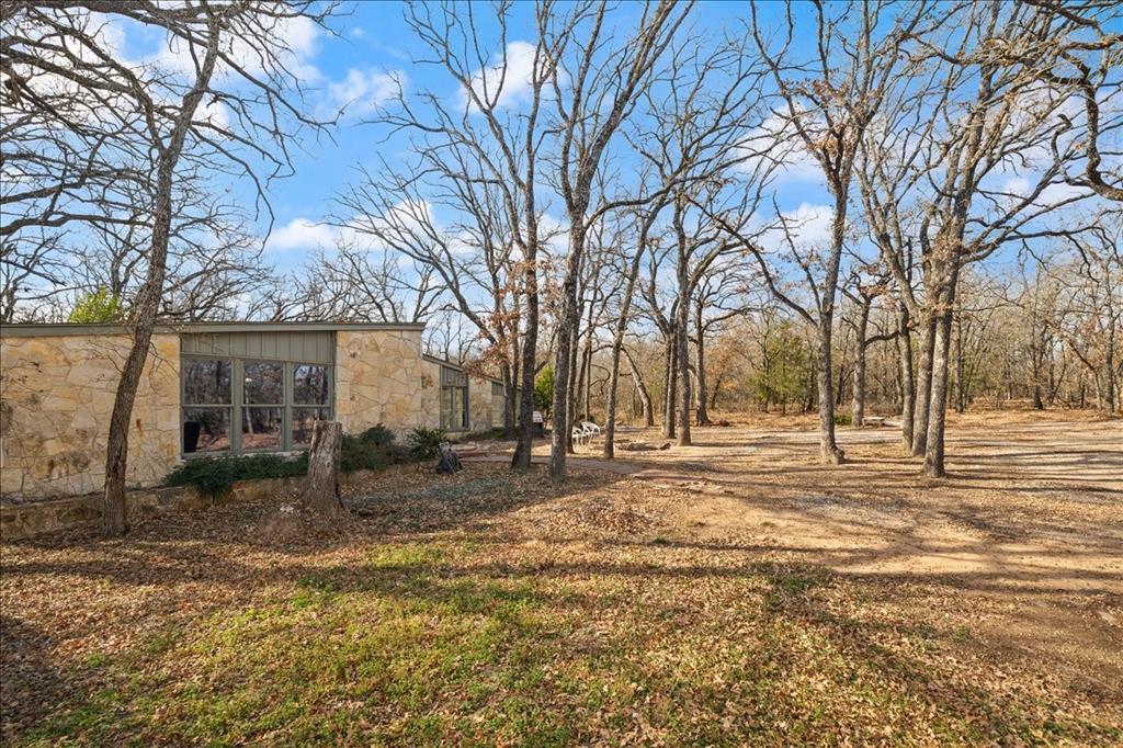 100 Sands Drive Azle, TX 76020 - Photo 4 of 31 a backyard of a house with table and chairs