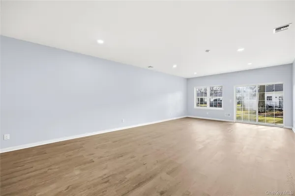 $500,000 | 55 Oyster Cove Lane, Blue Point, NY 11715