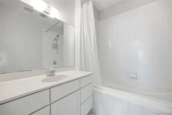 $500,000 | 55 Oyster Cove Lane, Blue Point, NY 11715