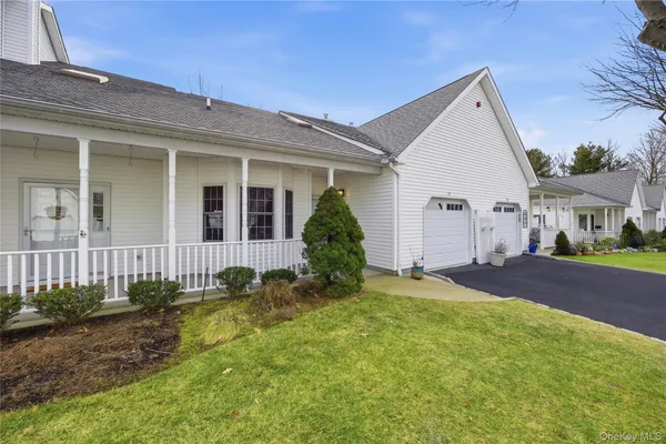 $500,000 | 55 Oyster Cove Lane, Blue Point, NY 11715