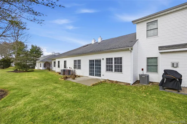 $500,000 | 55 Oyster Cove Lane, Blue Point, NY 11715