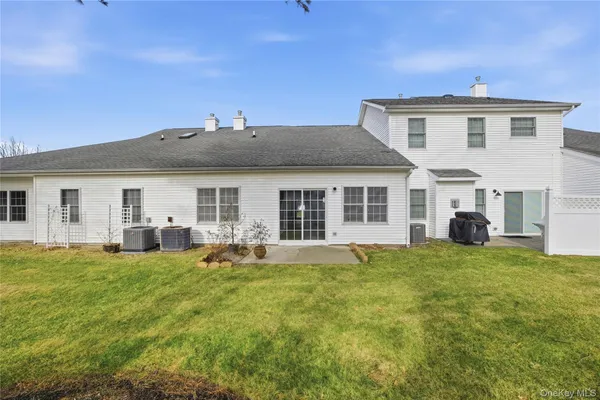 $500,000 | 55 Oyster Cove Lane, Blue Point, NY 11715