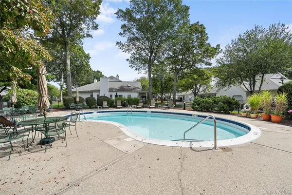 $500,000 | 55 Oyster Cove Lane, Blue Point, NY 11715