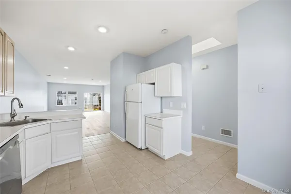 $500,000 | 55 Oyster Cove Lane, Blue Point, NY 11715