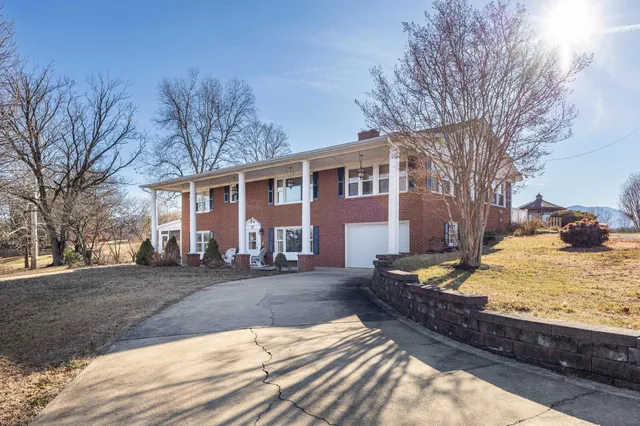 $499,900 | 15 Painter Street, Luray, VA 22835