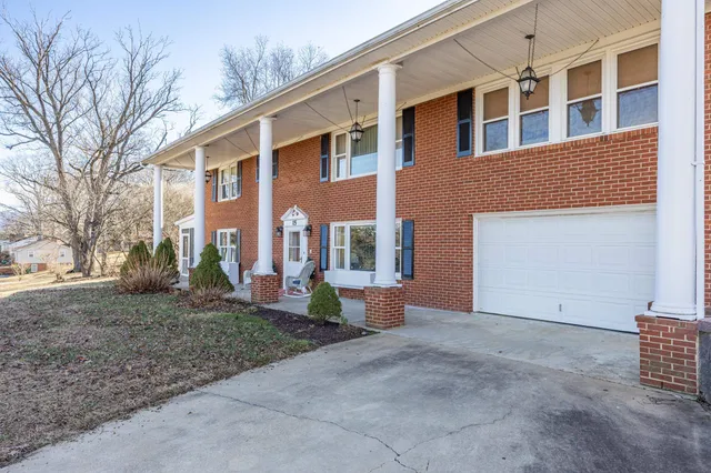 $499,900 | 15 Painter Street, Luray, VA 22835