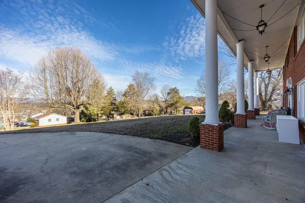 $469,000 | 15 Painter Street, Luray, VA 22835