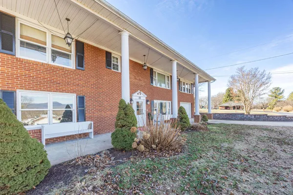 $469,000 | 15 Painter Street, Luray, VA 22835