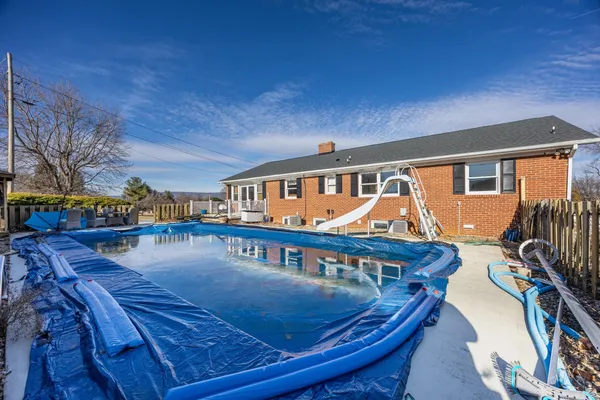 $469,000 | 15 Painter Street, Luray, VA 22835