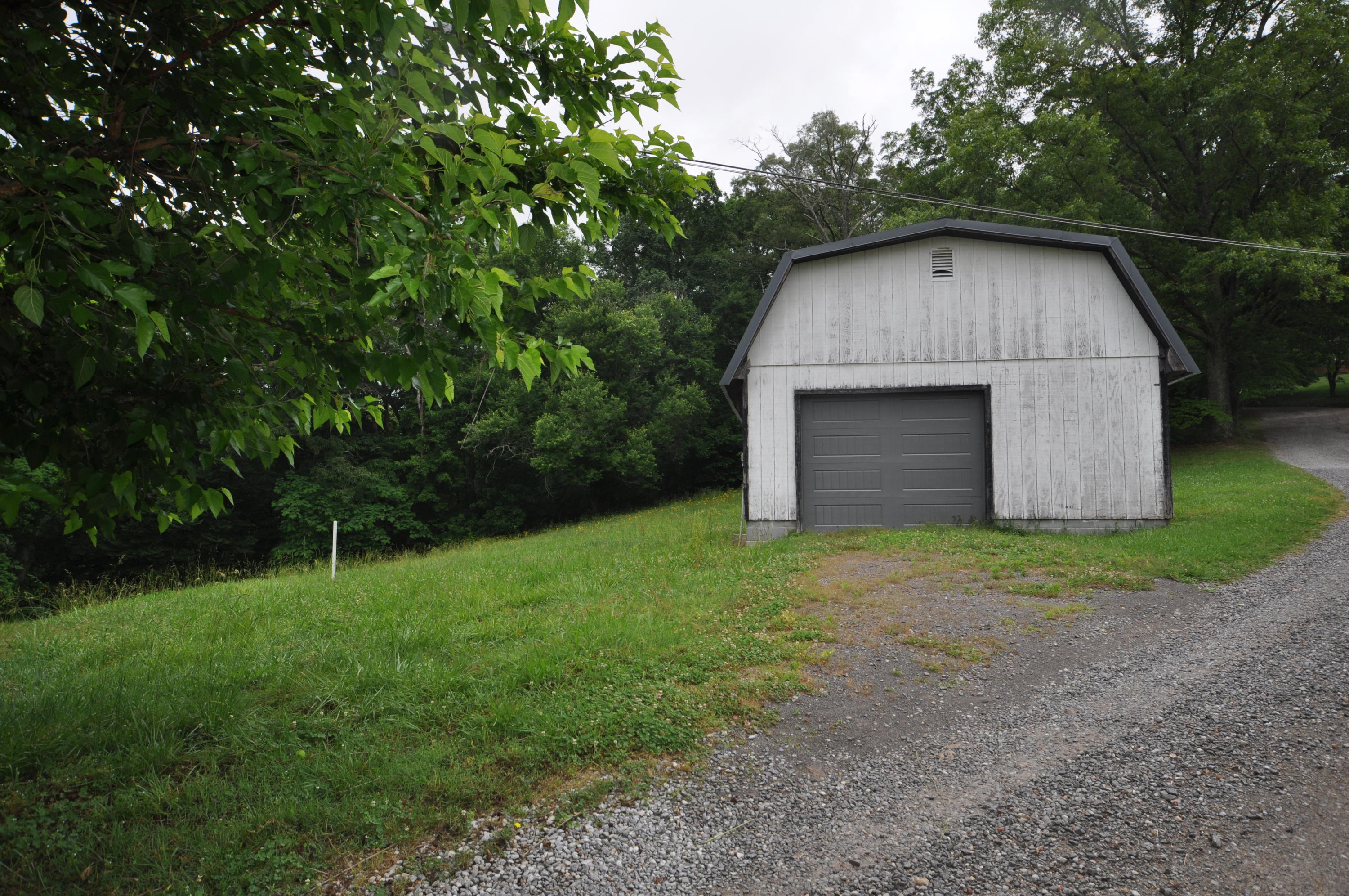 5821 Fort Sumter Road Knoxville, TN 37938 - Photo 2 of 8 Garage