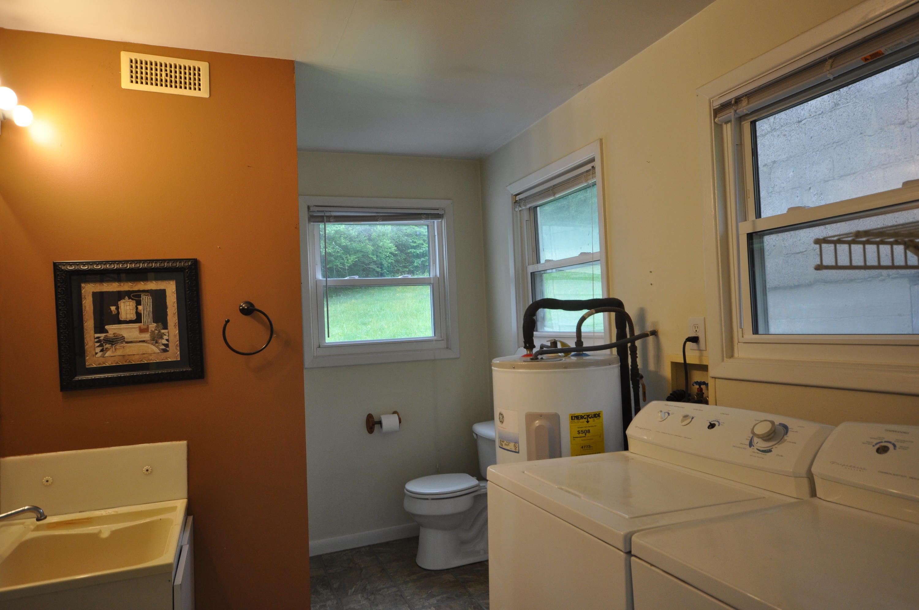 5821 Fort Sumter Road Knoxville, TN 37938 - Photo 7 of 8 Fort Sumter Laundry bath