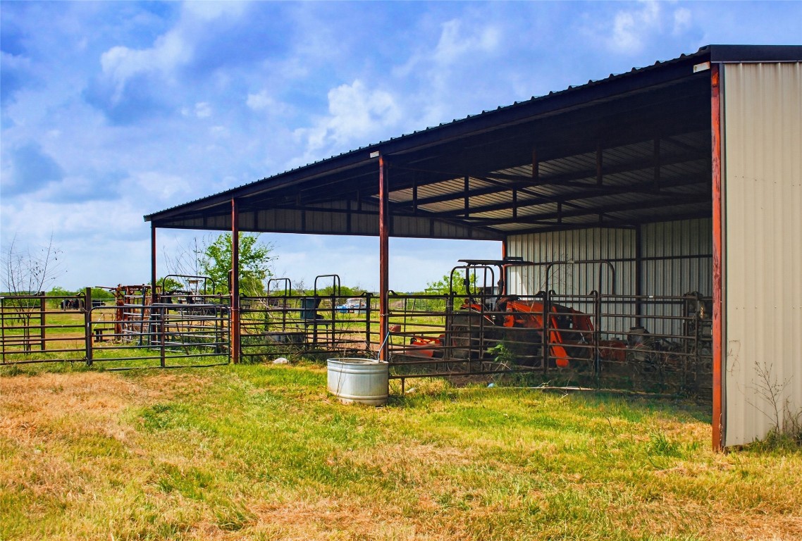 891 Jackson Road Bellville, TX 77418 - Photo 4 of 7