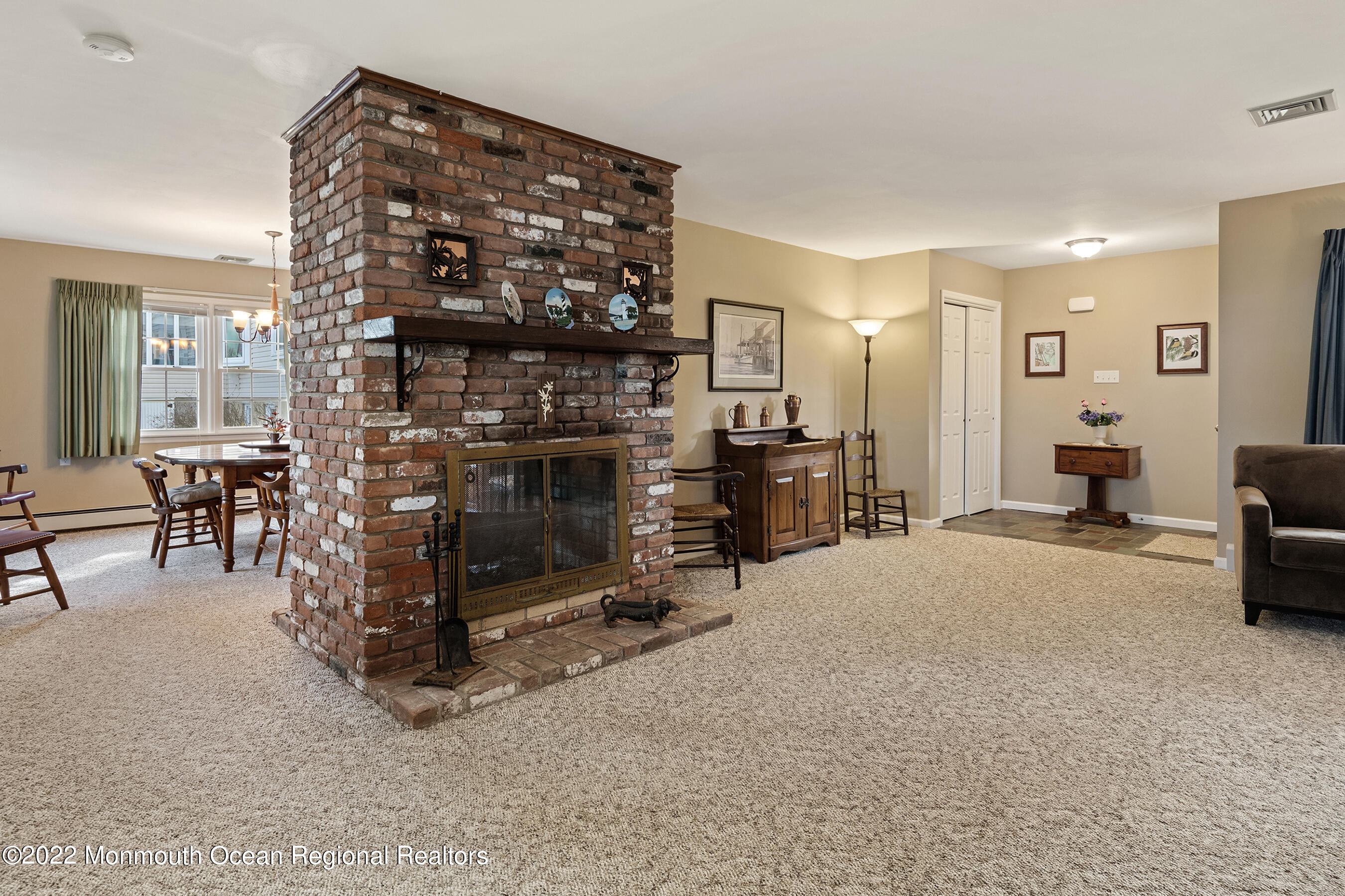 538 Harbor Road Brick, NJ 08724 - Photo 9 of 39 Living1a