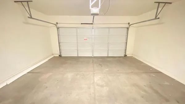 $2,100 | 7425 West Crown King Road, Phoenix, AZ 85043