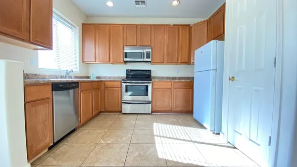 $2,100 | 7425 West Crown King Road, Phoenix, AZ 85043