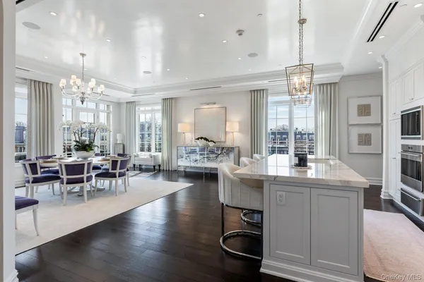 $6,495,000 | 6000 Royal Court, Unit PH, North Hills, NY 11040