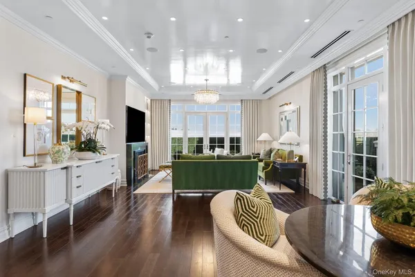 $6,495,000 | 6000 Royal Court, Unit PH, North Hills, NY 11040