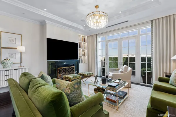 $6,495,000 | 6000 Royal Court, Unit PH, North Hills, NY 11040
