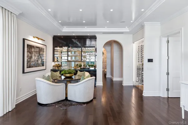 $6,495,000 | 6000 Royal Court, Unit PH, North Hills, NY 11040