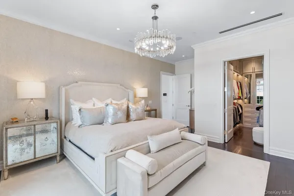 $6,495,000 | 6000 Royal Court, Unit PH, North Hills, NY 11040