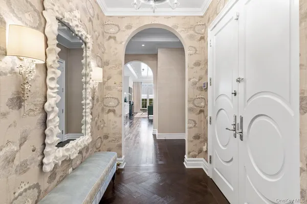 $6,495,000 | 6000 Royal Court, Unit PH, North Hills, NY 11040