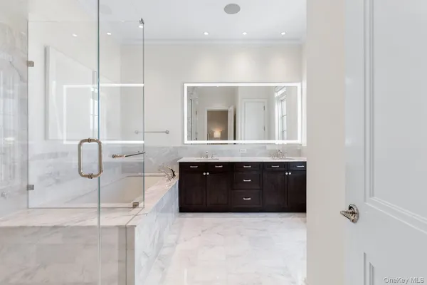 $6,495,000 | 6000 Royal Court, Unit PH, North Hills, NY 11040