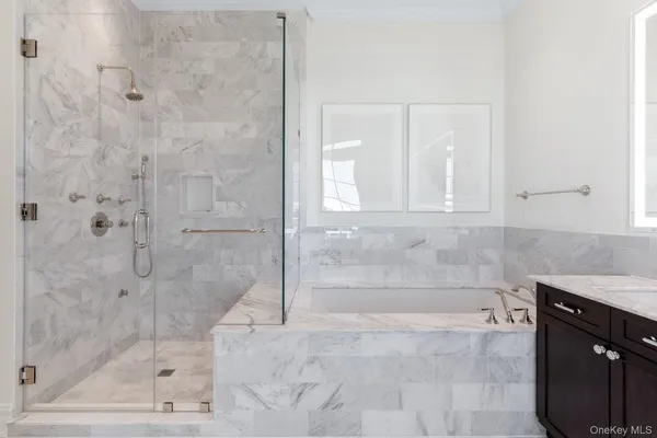 $6,495,000 | 6000 Royal Court, Unit PH, North Hills, NY 11040