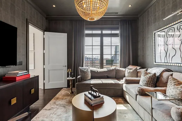 $6,495,000 | 6000 Royal Court, Unit PH, North Hills, NY 11040