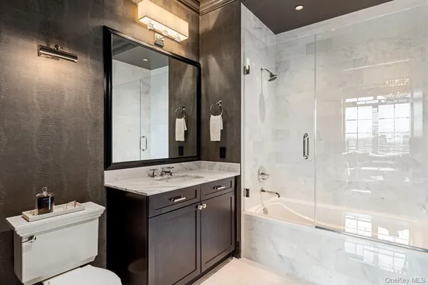 $6,495,000 | 6000 Royal Court, Unit PH, North Hills, NY 11040