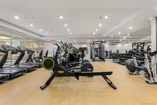 $6,495,000 | 6000 Royal Court, Unit PH, North Hills, NY 11040