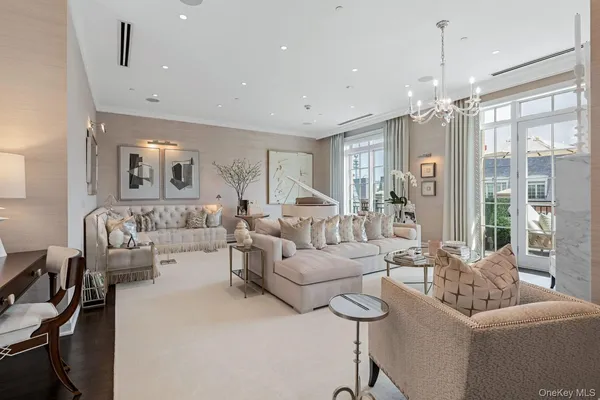 $6,495,000 | 6000 Royal Court, Unit PH, North Hills, NY 11040