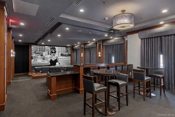 $6,495,000 | 6000 Royal Court, Unit PH, North Hills, NY 11040