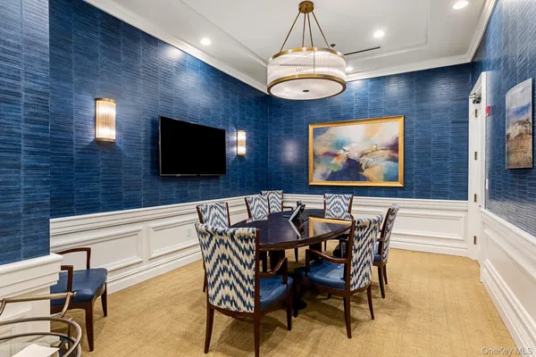 $6,495,000 | 6000 Royal Court, Unit PH, North Hills, NY 11040