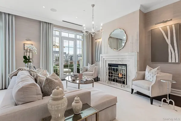 $6,495,000 | 6000 Royal Court, Unit PH, North Hills, NY 11040