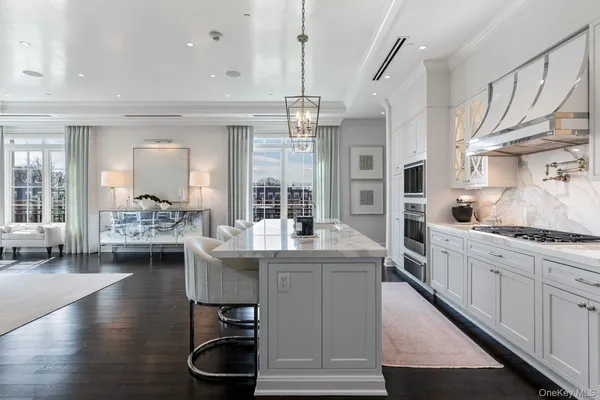 $6,495,000 | 6000 Royal Court, Unit PH, North Hills, NY 11040