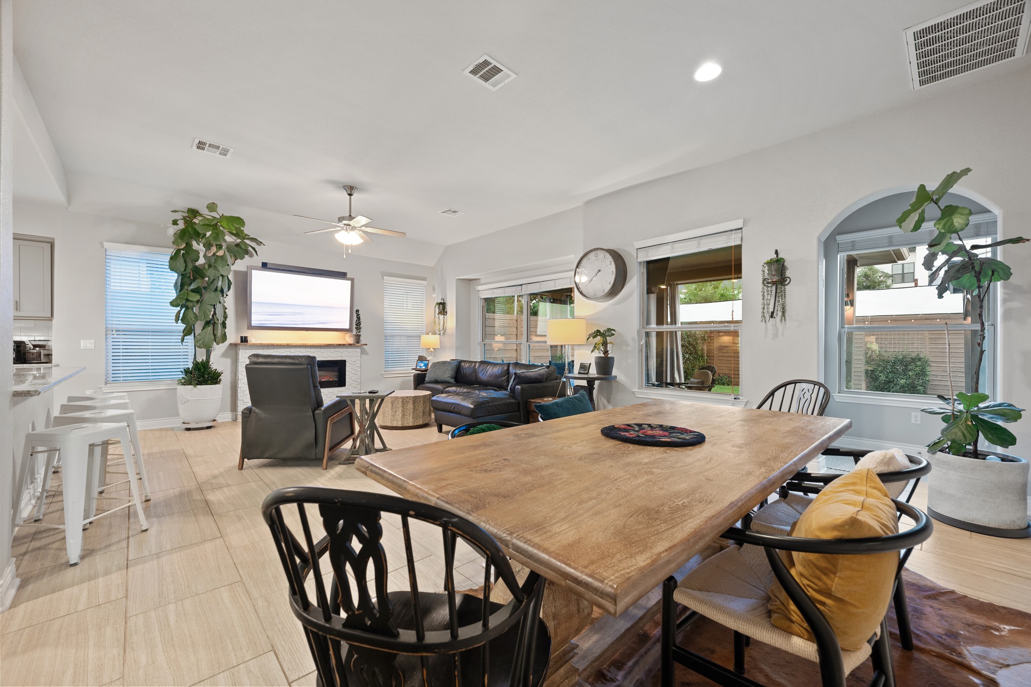 6405 Alleyton Drive Austin, TX 78721 - Photo 8 of 30 a view of a dining room with furniture and wooden floor