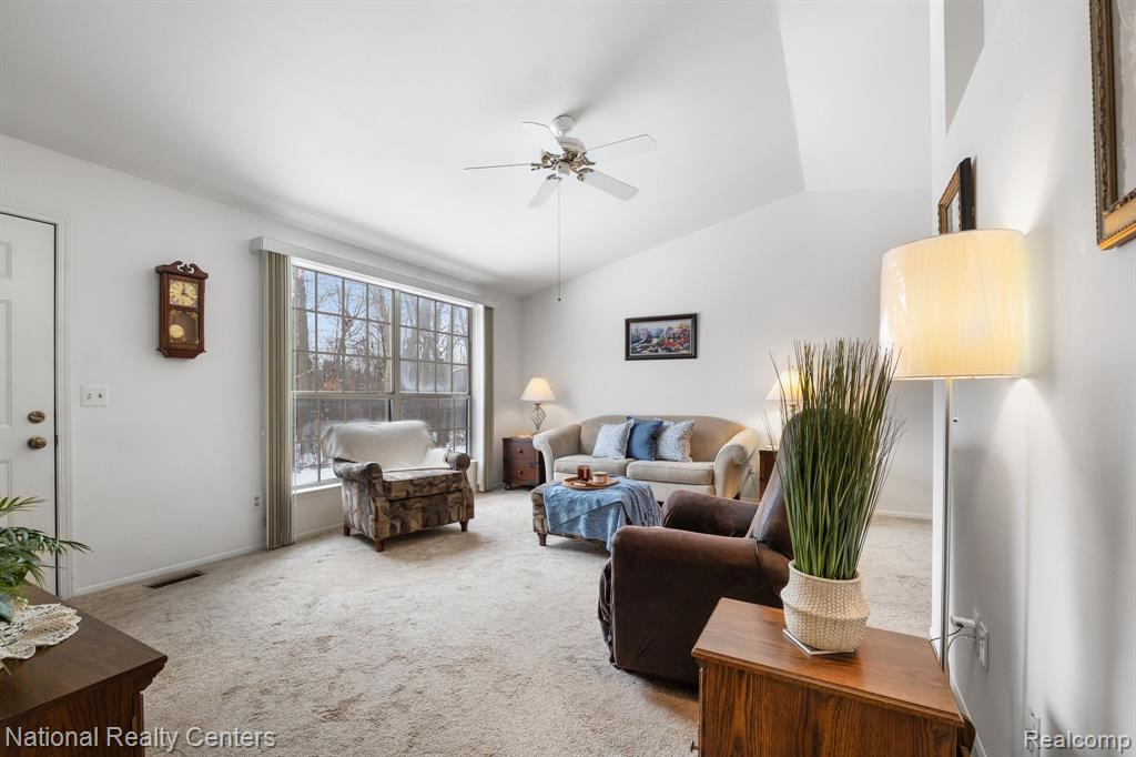 240 Pine Tree Ridge, Unit 2 Waterford, MI 48327 - Photo 8 of 30