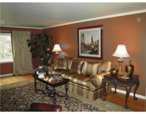 708 Scrubgrass Road Mt. Lebanon, PA 15243 - Photo 4 of 14 Living Room.