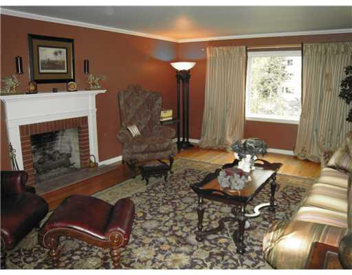 708 Scrubgrass Road Mt. Lebanon, PA 15243 - Photo 6 of 14 Living Room.