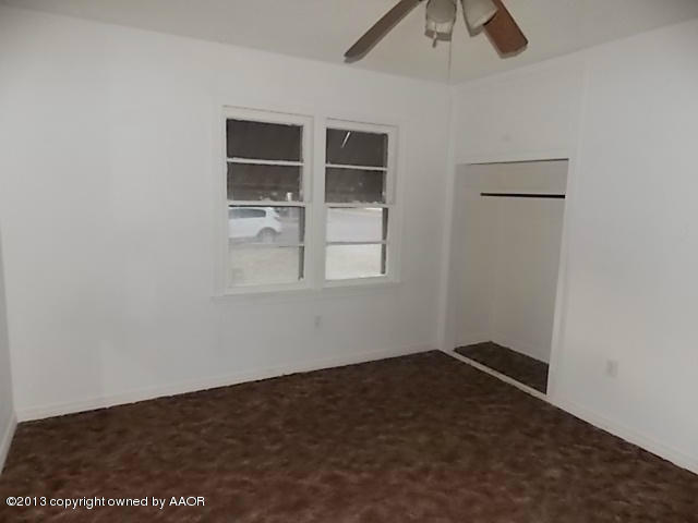4101 South Travis Street Amarillo, TX 79110 - Photo 13 of 14 an empty room with a window