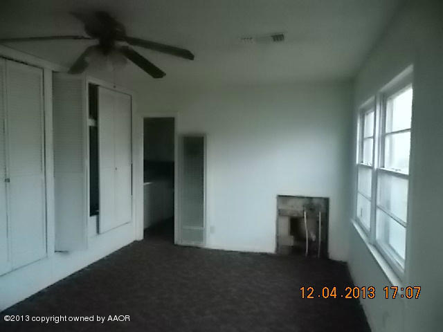 4101 South Travis Street Amarillo, TX 79110 - Photo 4 of 14 a view of an empty room with a window