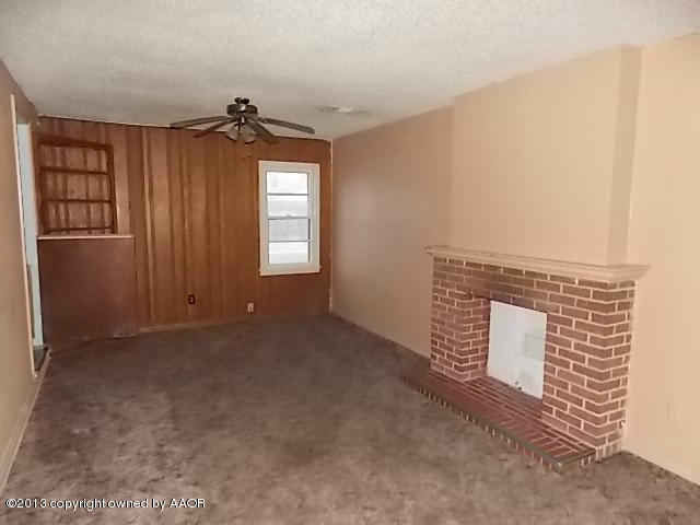 4101 South Travis Street Amarillo, TX 79110 - Photo 6 of 14 an empty room with windows and ceiling fan