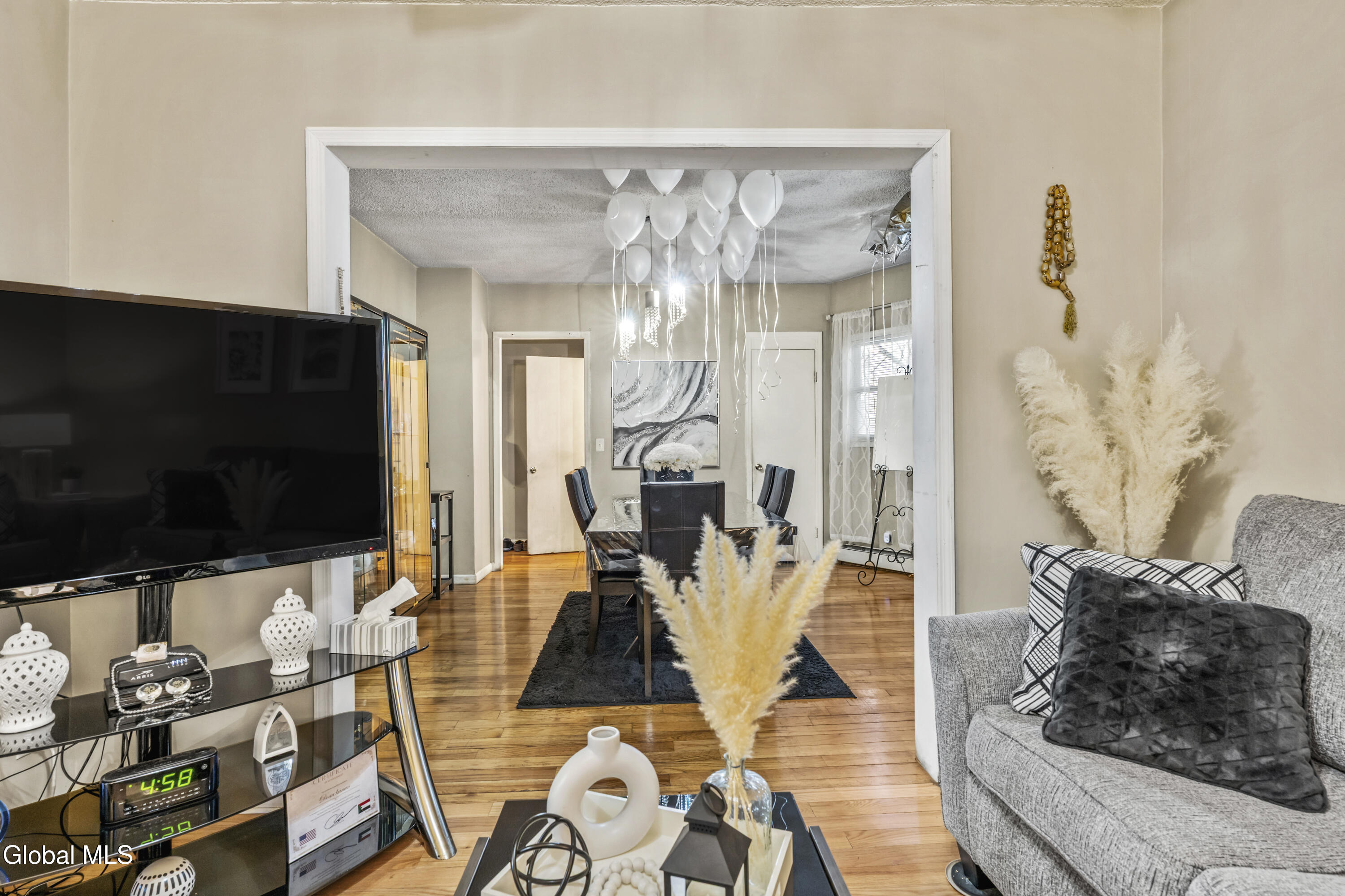 122 Haigh Avenue Schenectady, NY 12304 - Photo 11 of 33 DSC02902