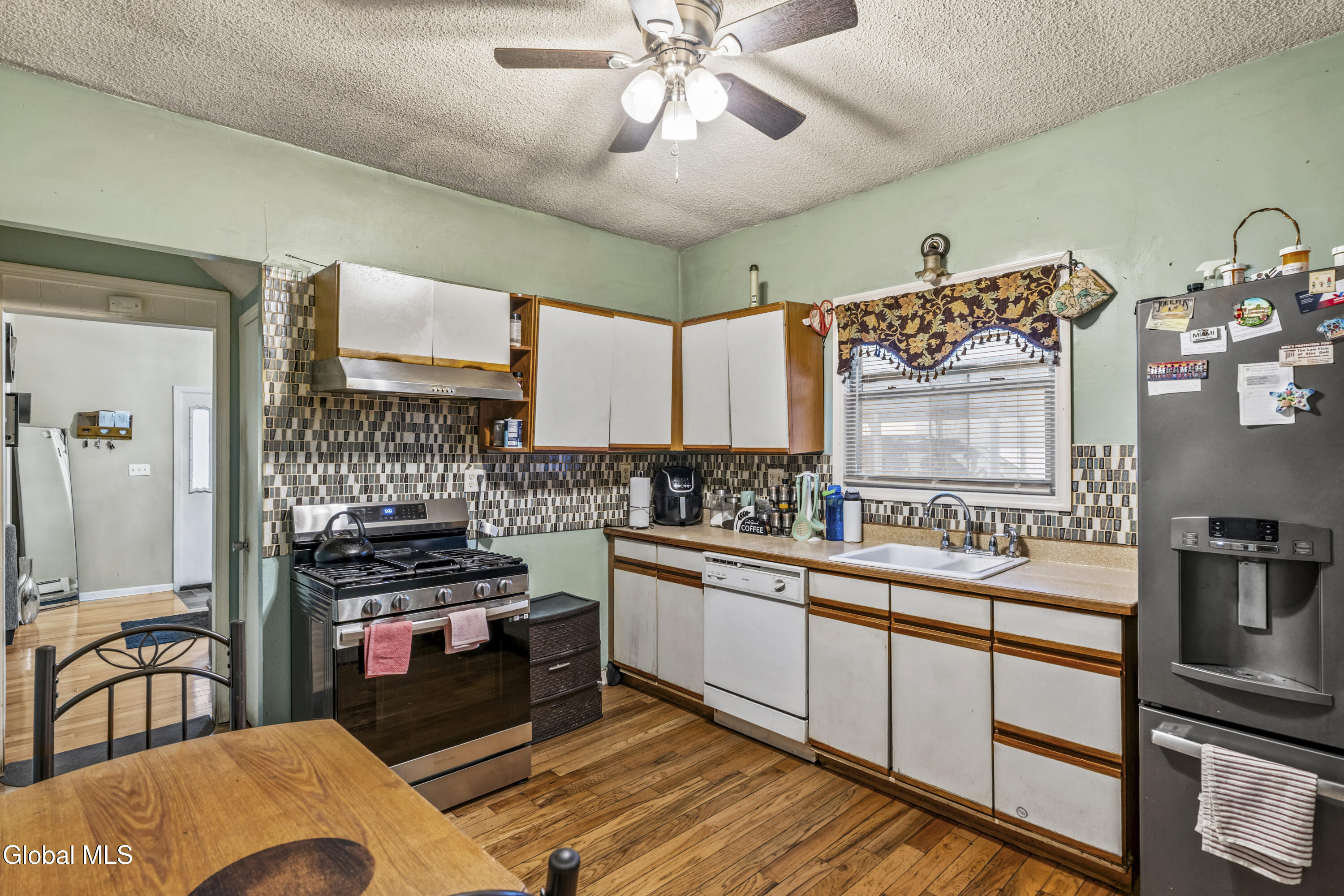 122 Haigh Avenue Schenectady, NY 12304 - Photo 17 of 33 DSC02920