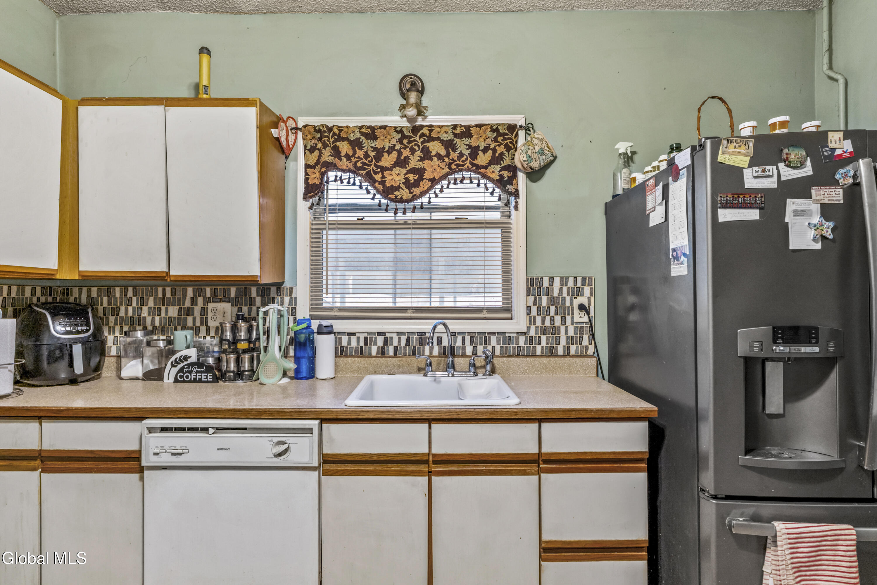 122 Haigh Avenue Schenectady, NY 12304 - Photo 18 of 33 DSC02923