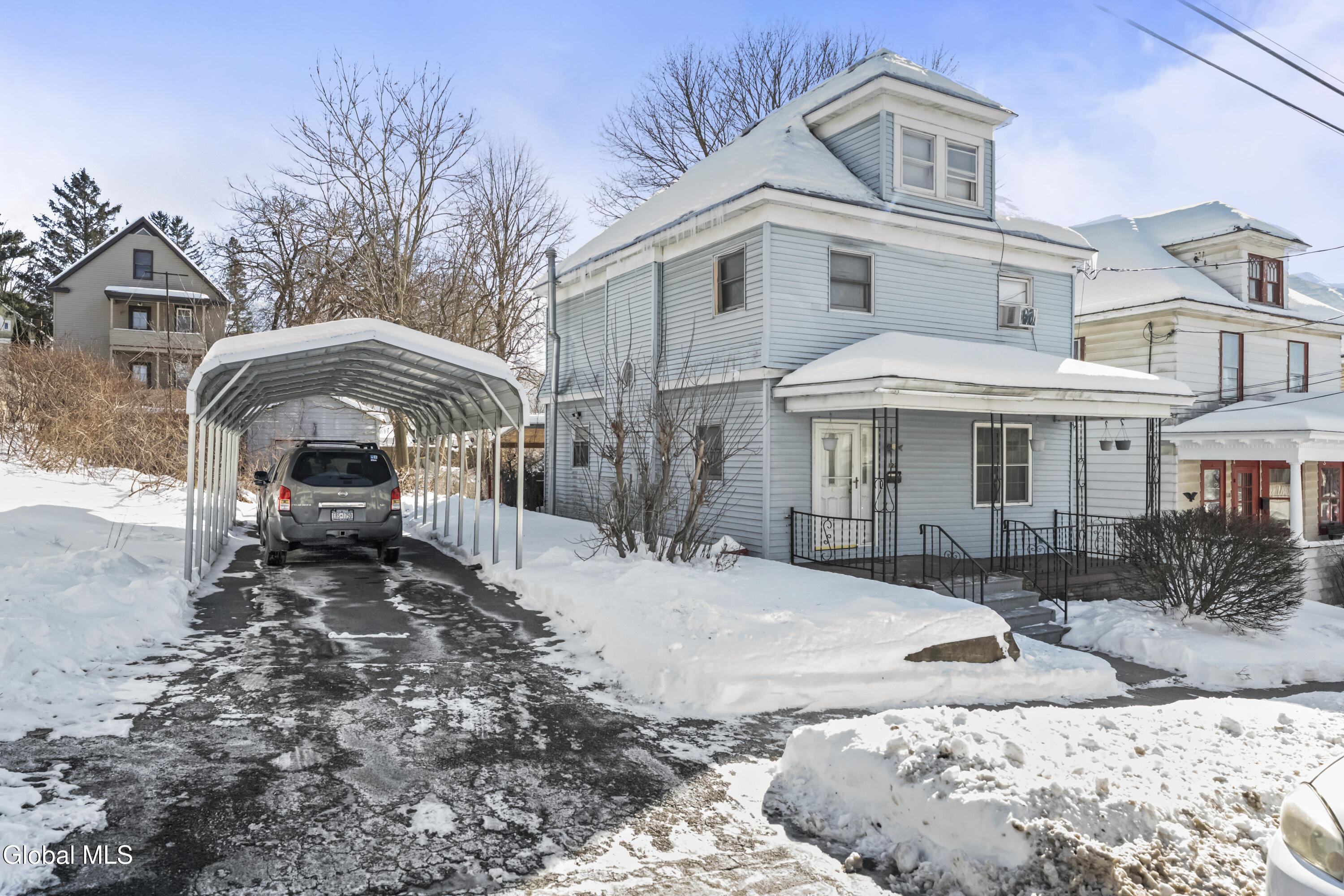 122 Haigh Avenue Schenectady, NY 12304 - Photo 2 of 33 DSC02698