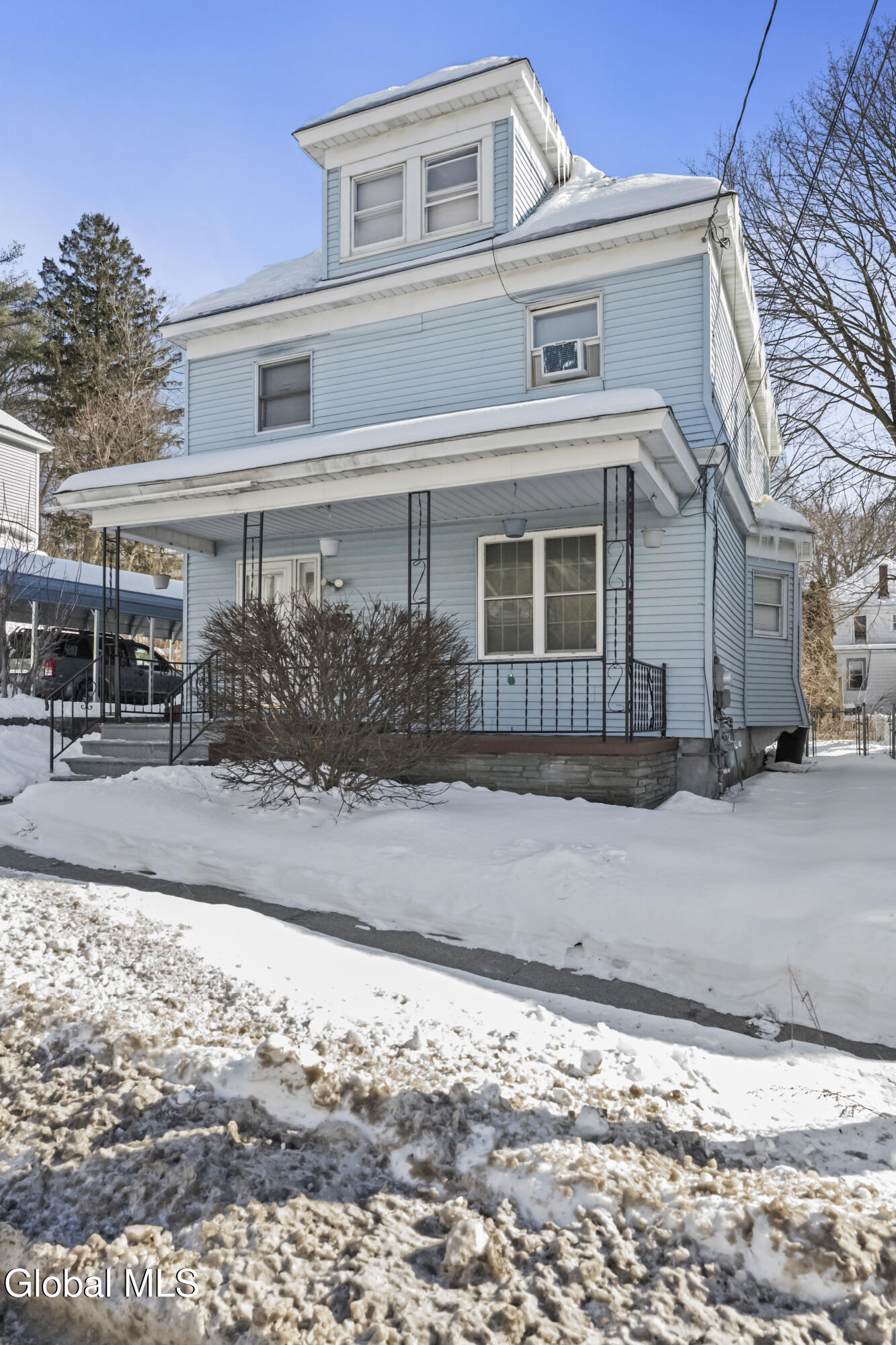 122 Haigh Avenue Schenectady, NY 12304 - Photo 3 of 33 DSC02704